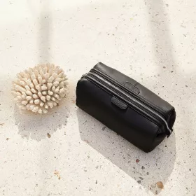 Trousse De Toilette Charles En Cuir Grainé De Le Tanneur