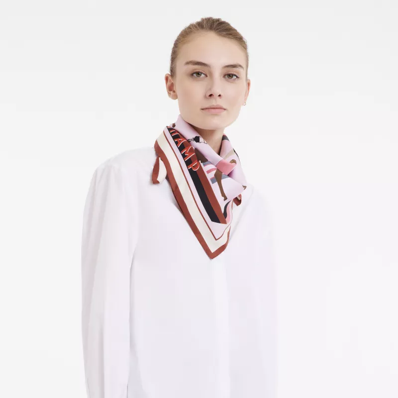 Carré de soie 70 Collection Automne/Hiver 2023 Longchamp Carré de soie 70 Collection Automne/Hiver 2023 Longchamp