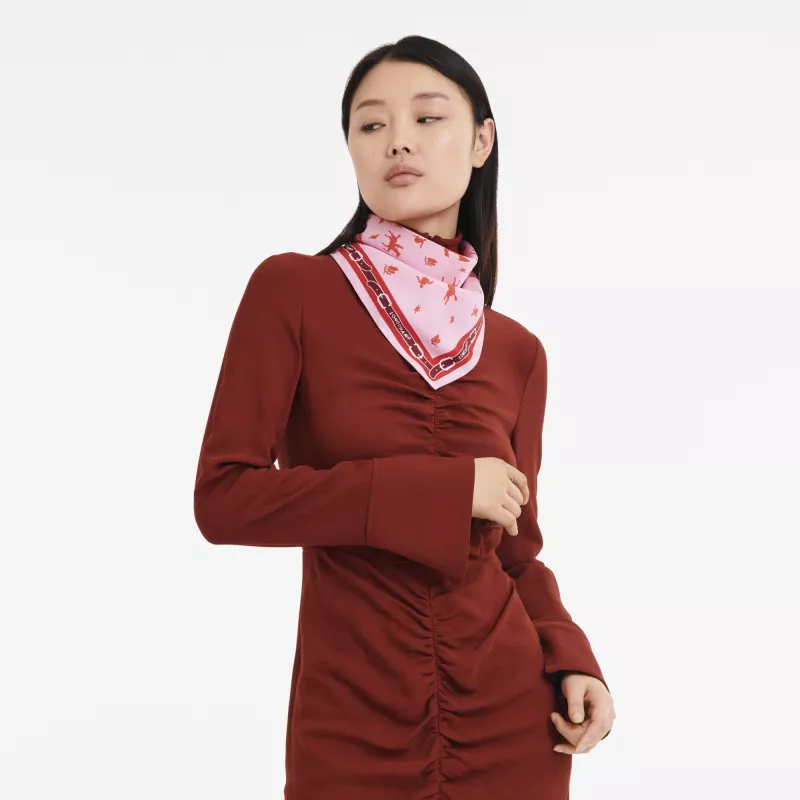 Carré de soie 50 Collection Automne/Hiver 2023 Longchamp Carré de soie 50 Collection Automne/Hiver 2023 Longchamp